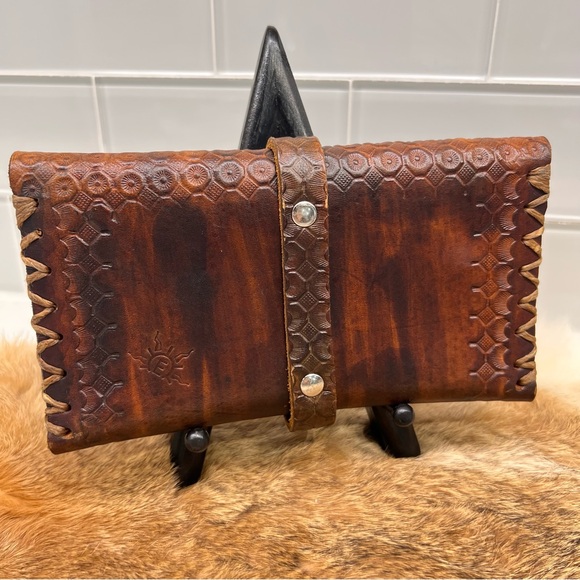 Genuine Thick Leather Hand Tooled Stylish Wallet Purse with Buckle Closure NWOT - Picture 4 of 11